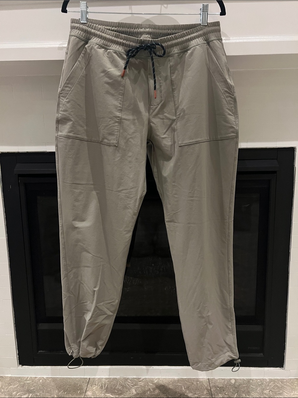COTOPAXI JOGGERS - NEVER WORN